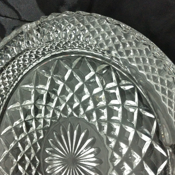 Large Vintage ashtray. Clear glass. - Picture 4 of 4